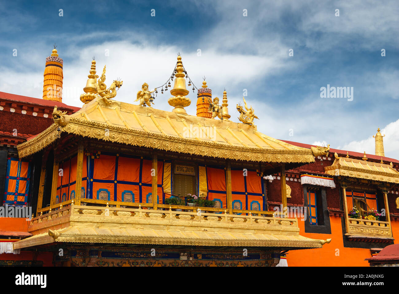 Die goldenen Dächer der Jokhang Tempel in Lhasa, Tibet. Der Tempel ist der heiligste Tempel in allen des tibetischen Buddhismus, und eines, dass praktisch jeder Tibet Stockfoto