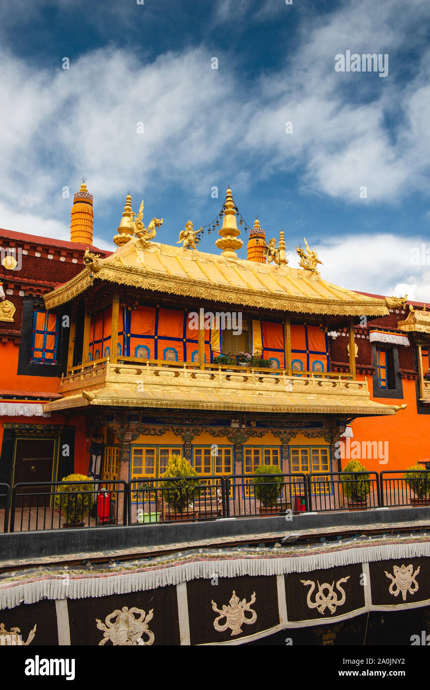 Die goldenen Dächer der Jokhang Tempel in Lhasa, Tibet. Der Tempel ist der heiligste Tempel in allen des tibetischen Buddhismus, und eines, dass praktisch jeder Tibet Stockfoto