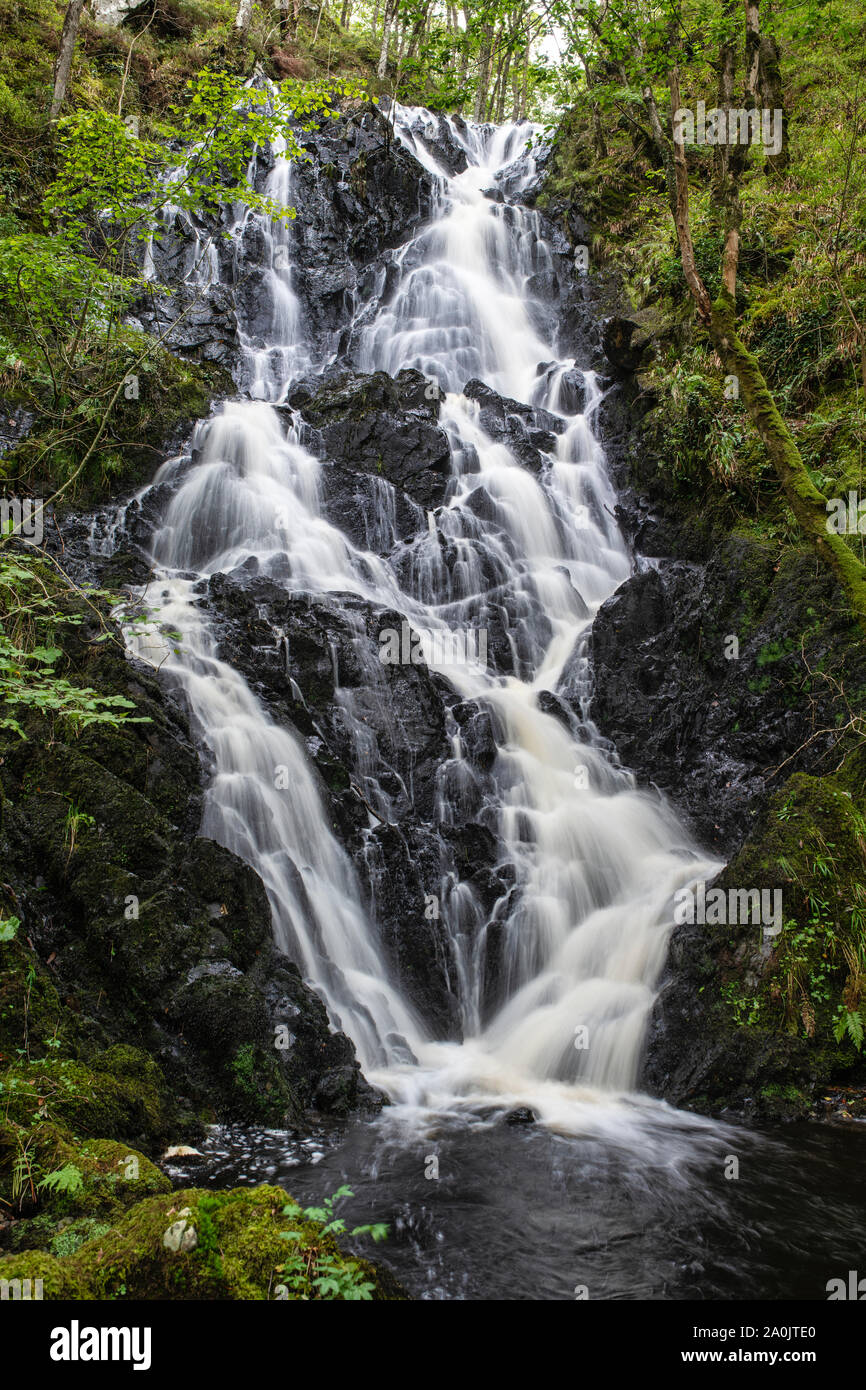 Pulhowan brennen Wasserfall im Wald von Cree Nature Reserve, Newton Stewart, Dumfries und Galloway, Schottland Stockfoto