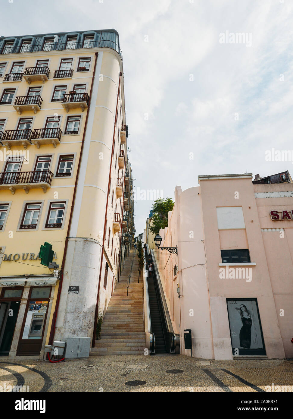 Lissabon, Portugal - Sept 20, 2019: Rolltreppe von Martim Moniz zum Castelo de Sao Jorge in Lissabon, Portugal Stockfoto