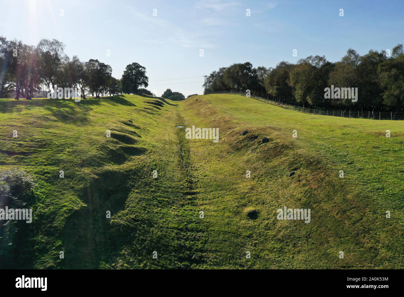 Antenne drone Ansicht des Vallum oder Graben entlang des Antonine Wall Stockfoto