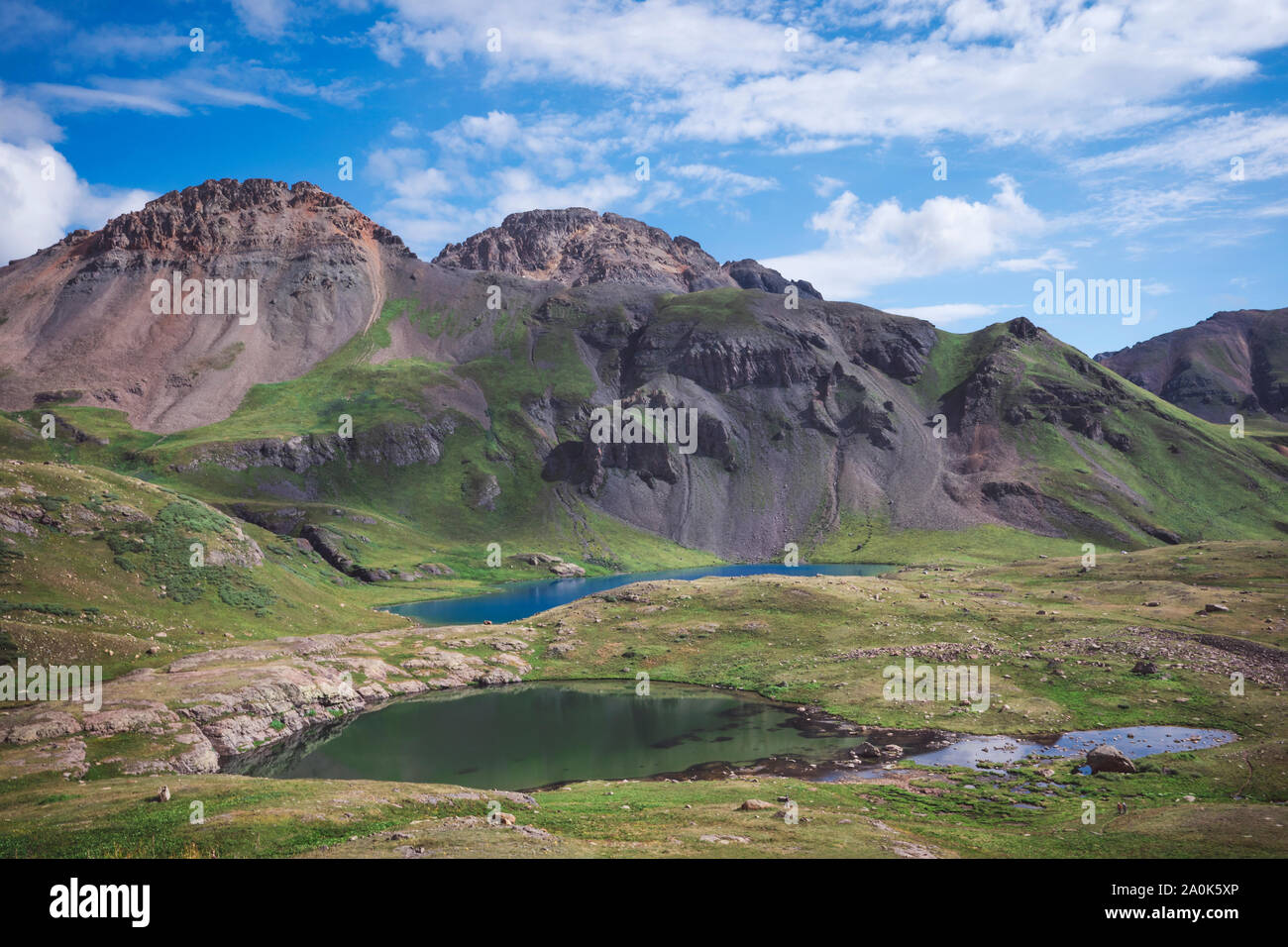 Unbenannte alpinen See neben Eis See in den Bergen im oberen Becken auf 12.400 m Höhe an einem Sommertag, San Juan National Forest, Silvert Stockfoto