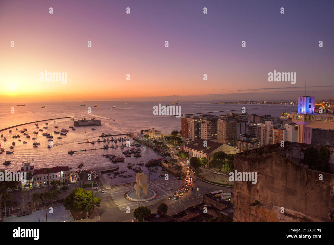 Sonnenuntergang an der Bucht aller Heiligen in Salvador da Bahia Stockfoto