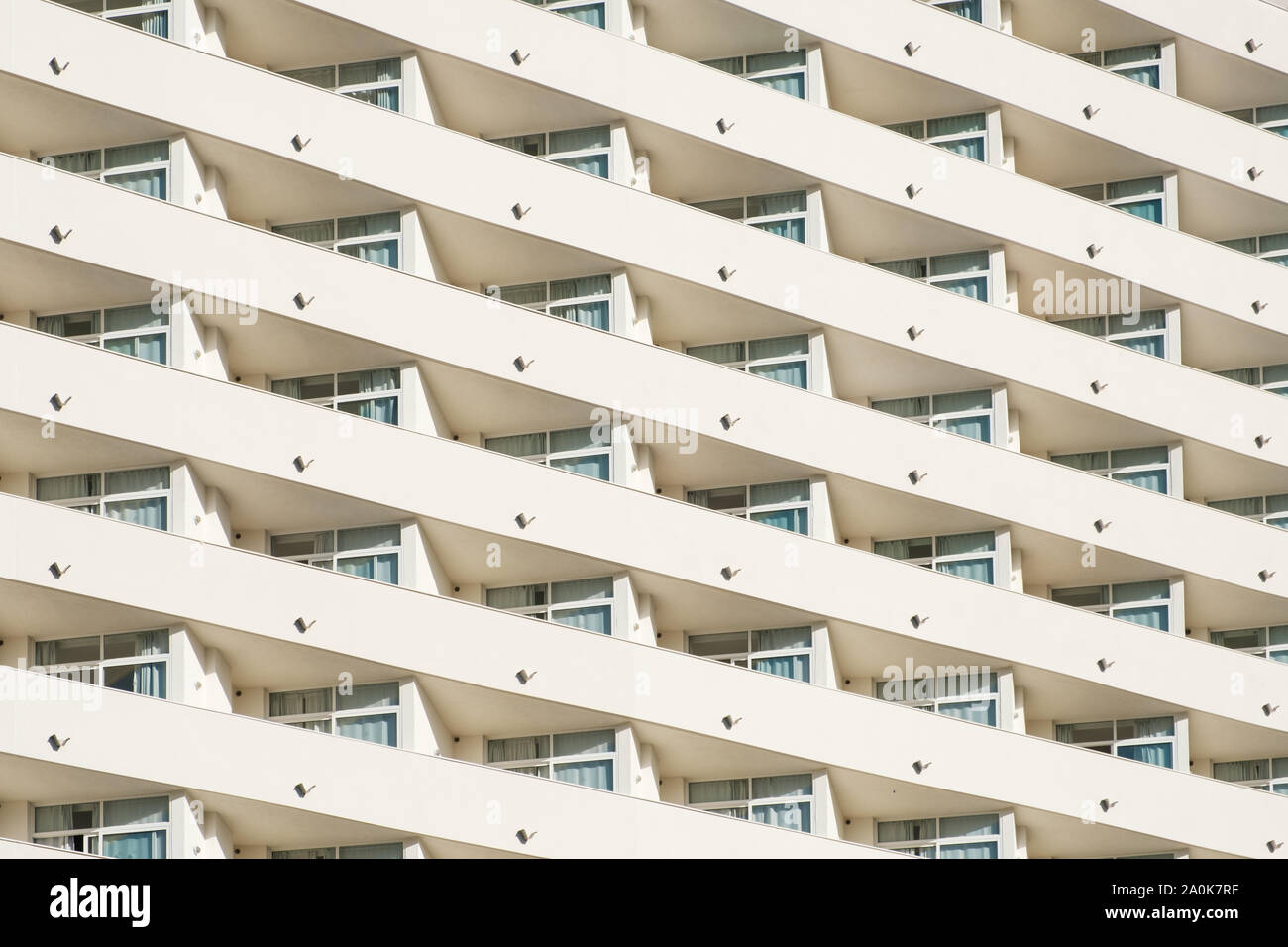Großes Hotel oder Apartment Gebäude Fassade balkon Muster - Stockfoto