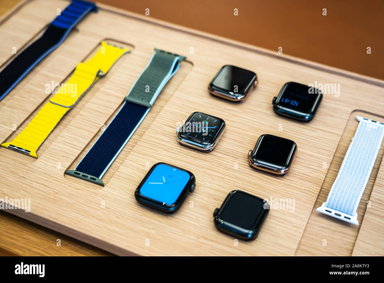 Ein neuer Apple Apple Watch Serie 5 angezeigt, die im Apple Store an der IFC Mall in Pudong New Area, Shanghai. Stockfoto