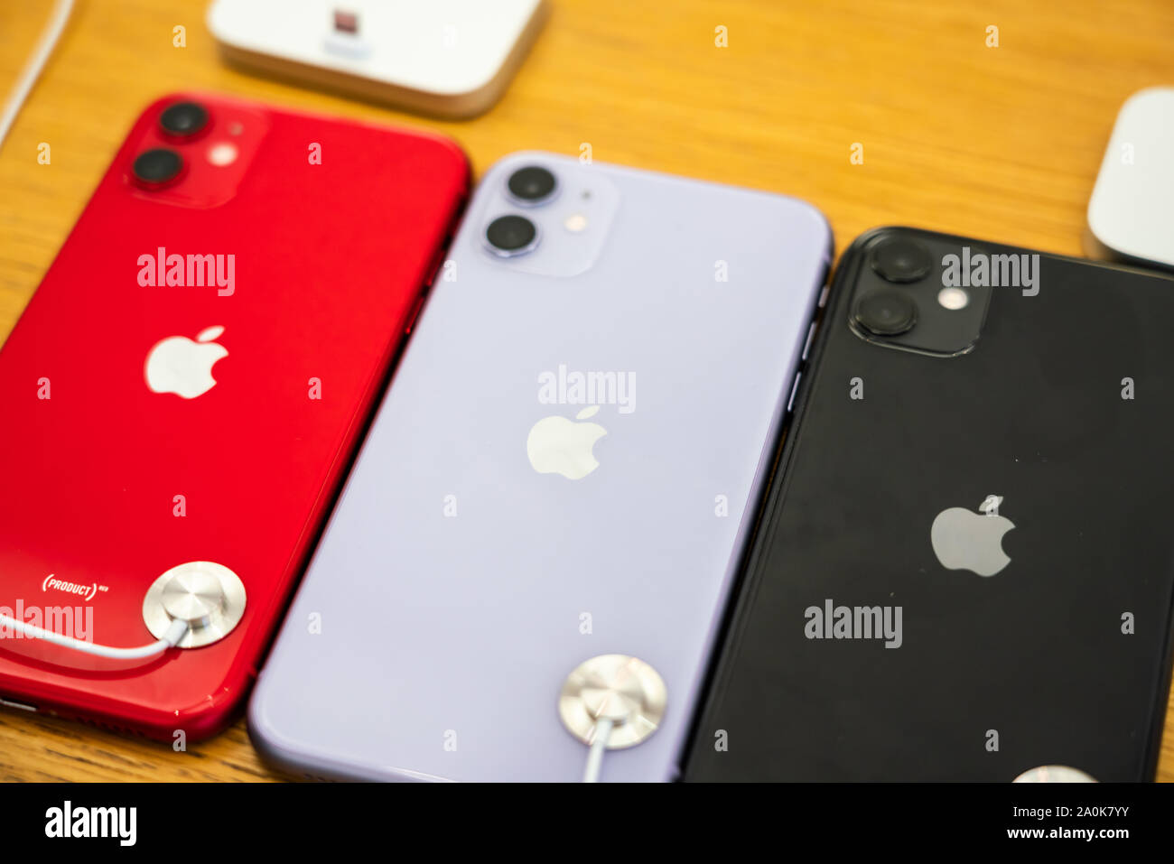 Die neue Apple iPhone 11 Modelle, die über einen Dual hinten Kameras Design, dargestellt in einem Apple Store an der IFC Mall in Pudong New Area, Shanghai. Apple hat den Vertrieb seiner neuesten iPhone 11 Serie in China. Stockfoto