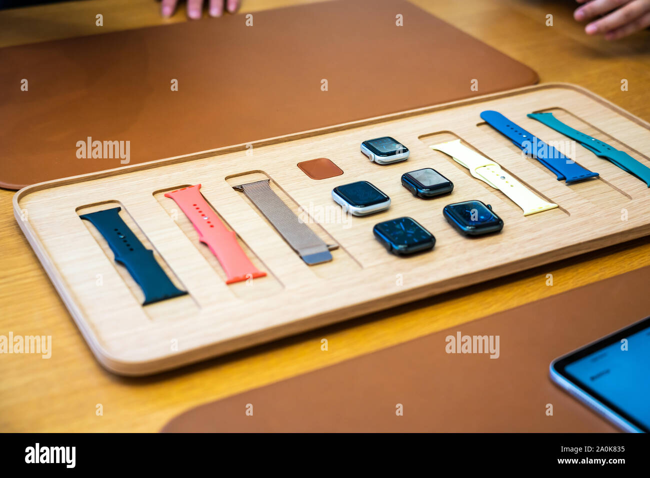 Ein neuer Apple Apple Watch Serie 5 angezeigt, die im Apple Store an der IFC Mall in Pudong New Area, Shanghai. Stockfoto