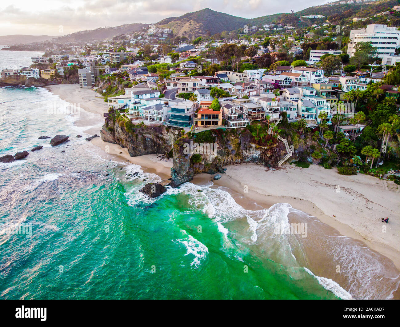 Luftaufnahme von Luxus Gebäude an der Küste von Laguna Beach, Kalifornien, USA Stockfoto