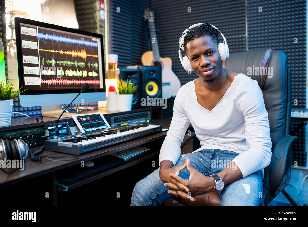 Musiker besorgt es seiner Frau im Tonstudio Musiker besorgt es seiner Frau im Tonstudio