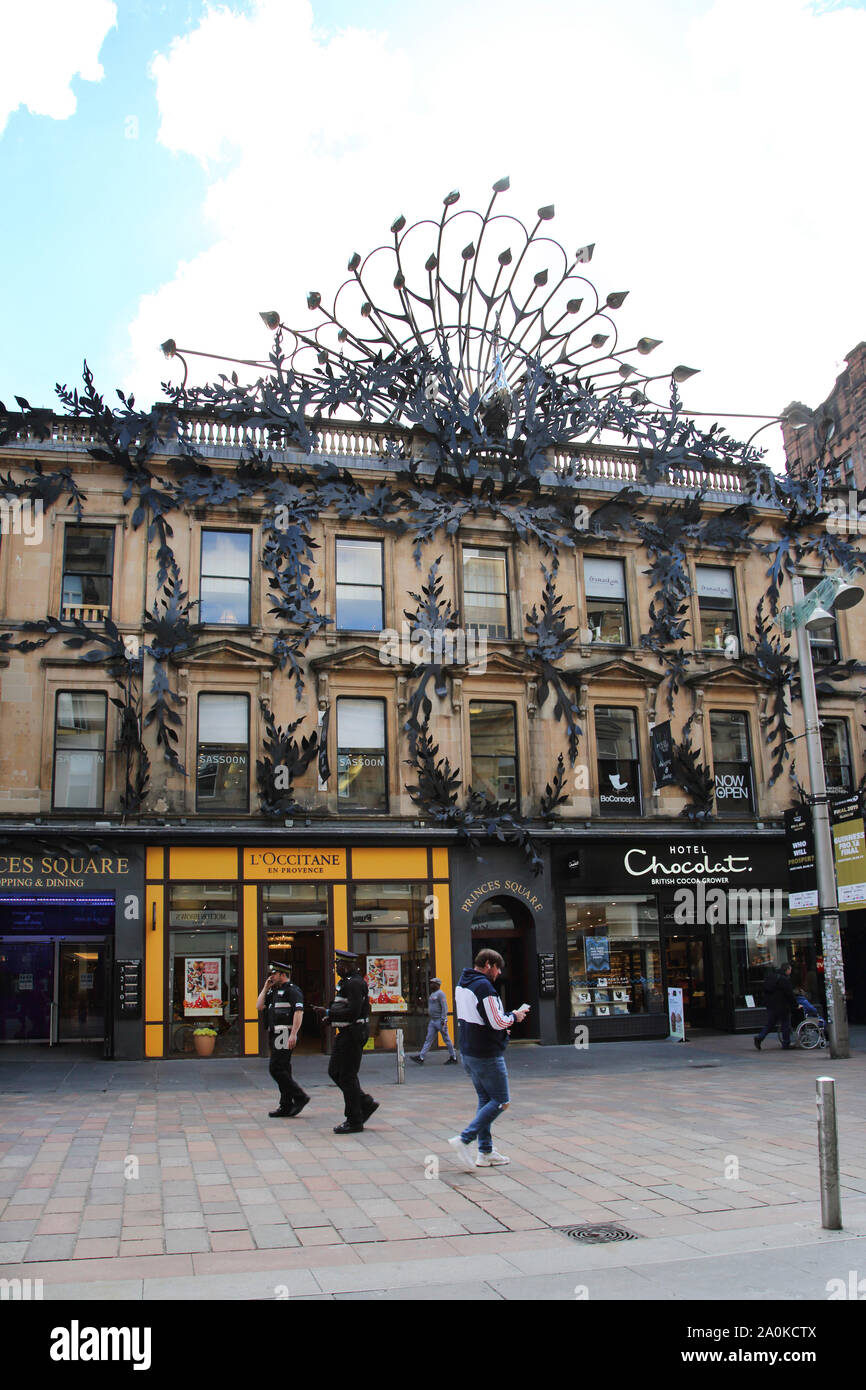 Glasgow Schottland Buchanan Street Eingang zu Princes Square Shopping Center Art Nouveau Schmiedearbeiten auf der Fassade mit Pfau Stockfoto