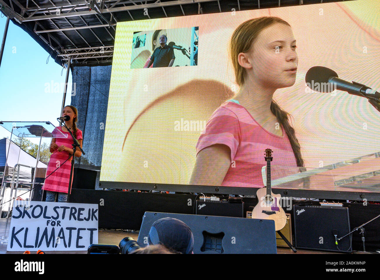 New York, USA, 20. September 2019. Schwedische Aktivistin Greta Thunberg Adressen ein Klima Strike Rally in New York City. Anmelden Schwedisch liest: "Schule März für das Klima". Credit: Enrique Ufer/Alamy leben Nachrichten Stockfoto