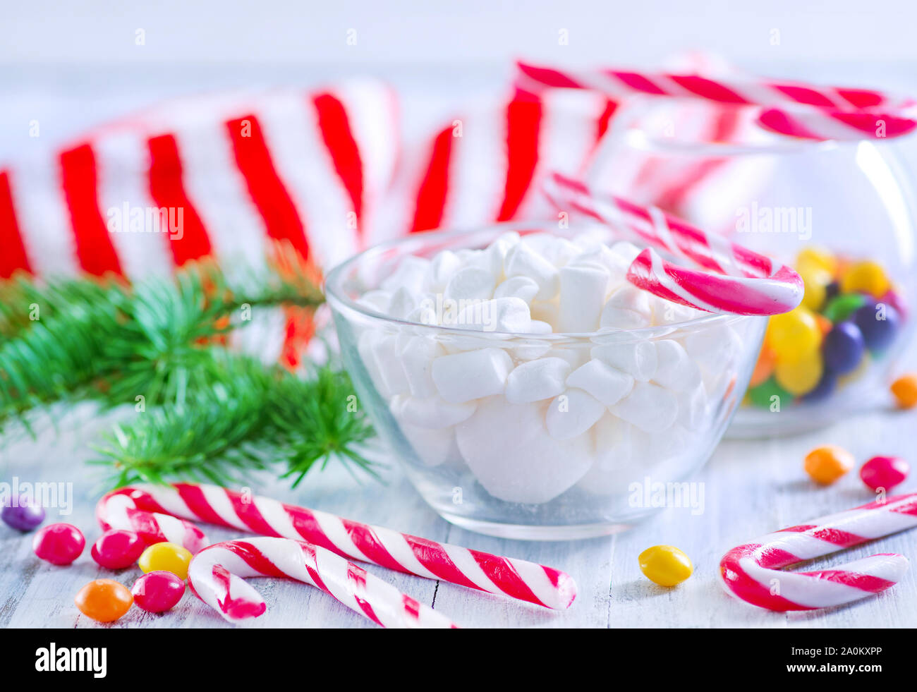 Weihnachten süße und Dekoration auf einem Tisch Stockfoto