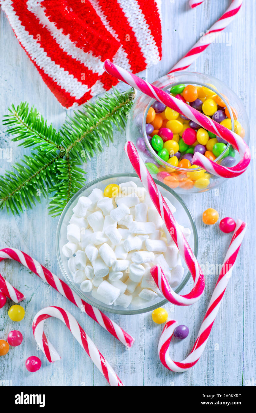Weihnachten süße und Dekoration auf einem Tisch Stockfoto