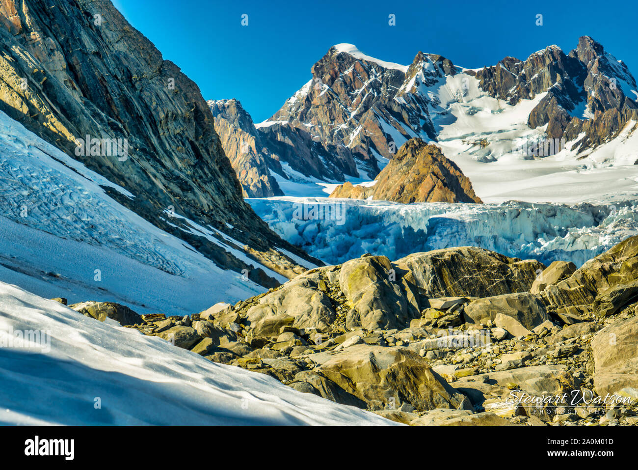 Wandern auf dem Eis und Felsen von Franz Josef Glacier in den südlichen Alpen Neuseelands Stockfoto