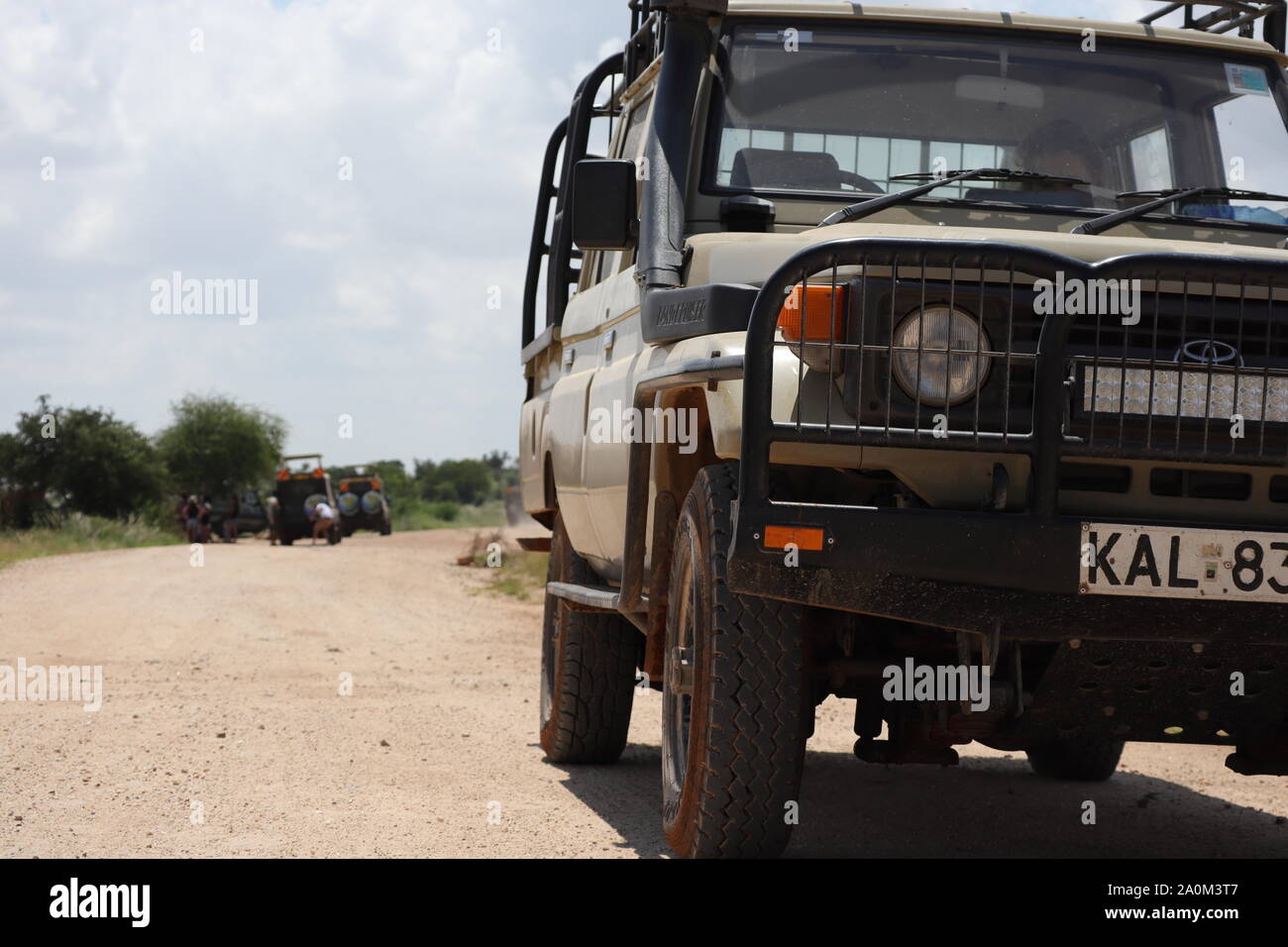 Jeep, der die Safari startet, Tsavo West, Kenia Stockfoto