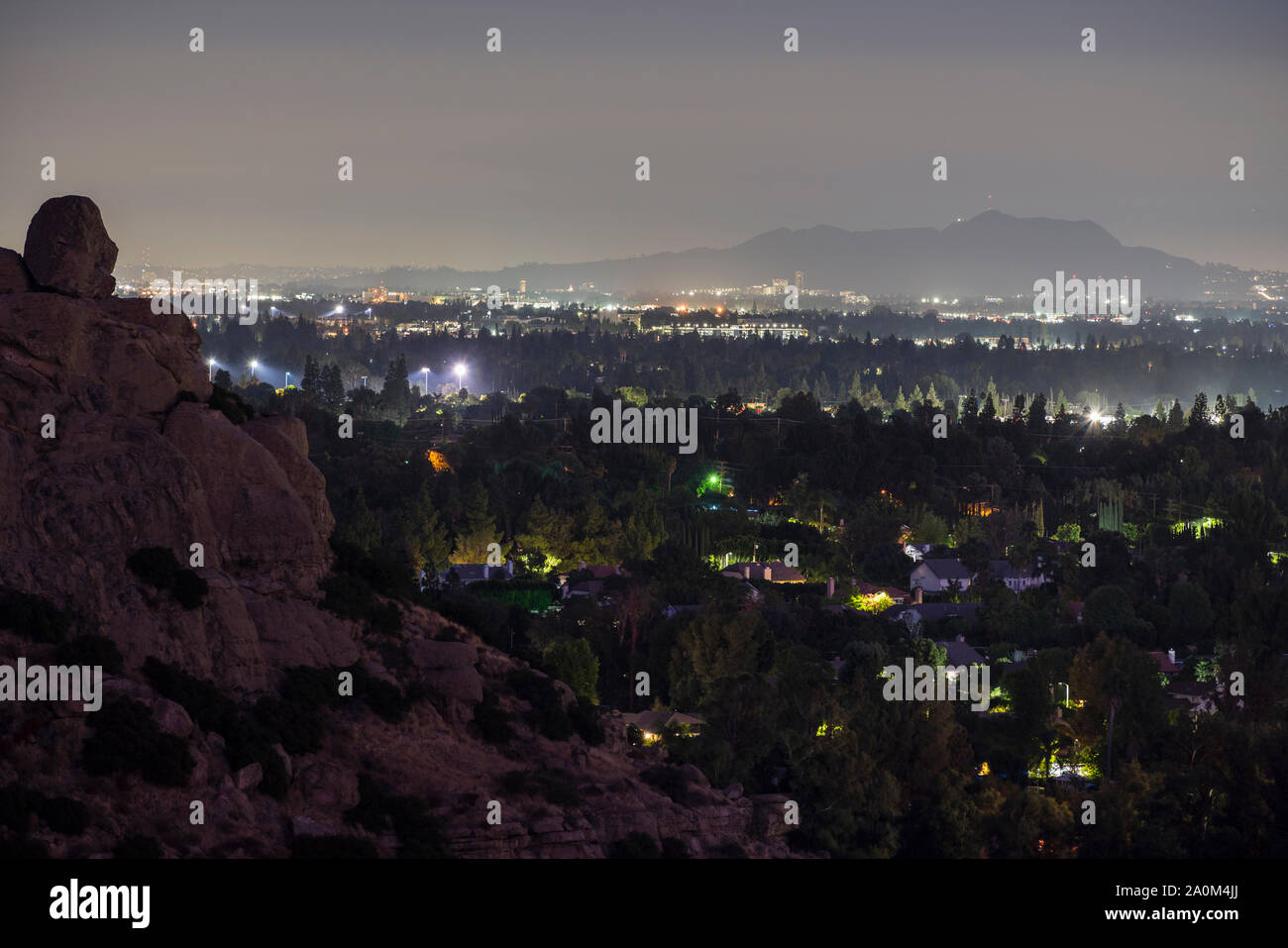 Nachtansicht des San Fernando Valley und Stoney Point Park und in Los Angeles, Kalifornien. Stockfoto