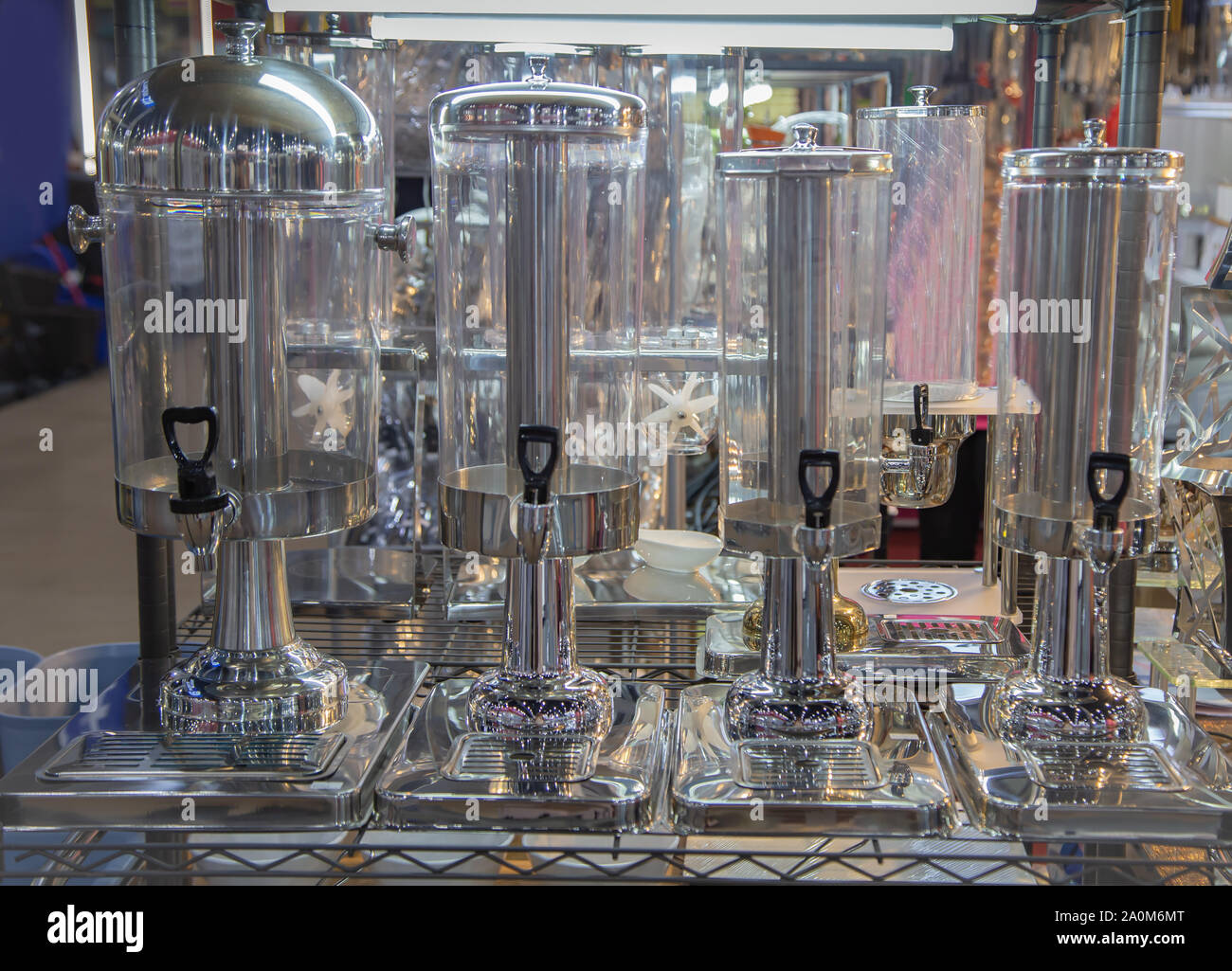 Manuelle Saft trinken Glas Spender für Gastronomie Stockfoto