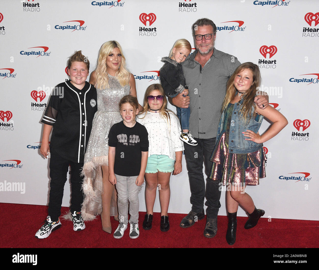 Las Vegas, USA. 20. Sep 2019. Tori Spelling, Dean McDermott und Kinder Liam McDermott, Stella McDermott, Hattie McDermott, Finn McDermott und Beau McDermott besucht die iHeartRadio Music Festival bei der T-Mobile Arena am 20. September 2019 in Las Vegas, Nevada. Foto: imageSPACE/MediaPunch Credit: MediaPunch Inc/Alamy leben Nachrichten Stockfoto