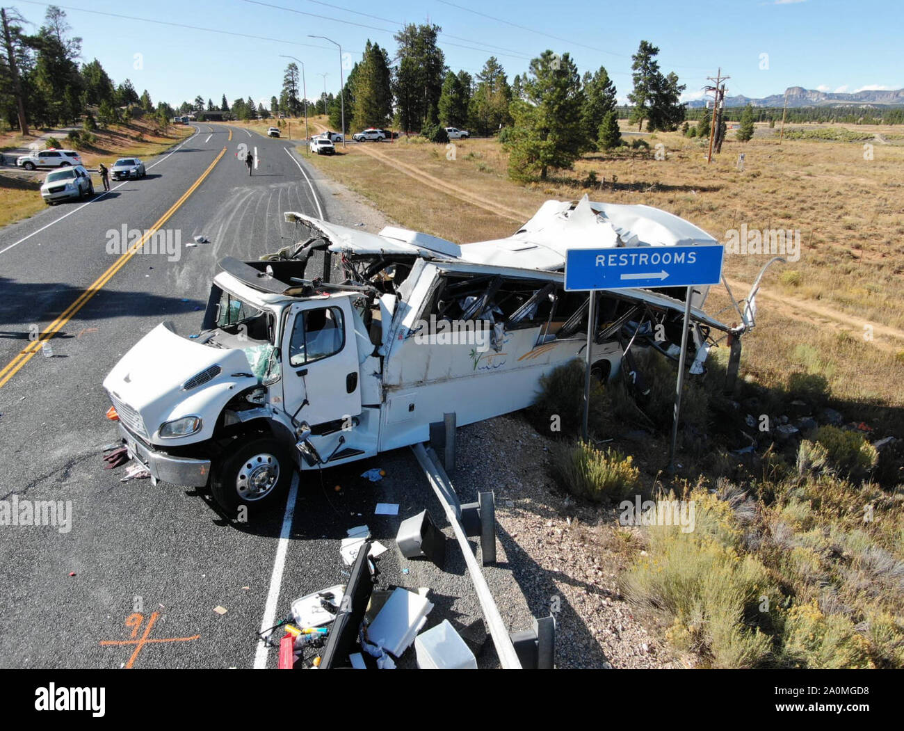 (190921)-BEIJING, Sept. 21, 2019 (Xinhua) - Foto von Utah Highway Patrol an Sept. 20, 2019 zeigt den Bus crash Szene in der Nähe des Bryce Canyon National Park in Utah, USA. Mindestens vier Chinesisch sprechenden Touristen waren tot in einer Tour bus Crash in der Nähe des Bryce Canyon National Park im US-Bundesstaat Utah am Freitag bestätigte, nach Utah Highway Patrol. (Utah Highway Patrol/Handout über Xinhua) Stockfoto