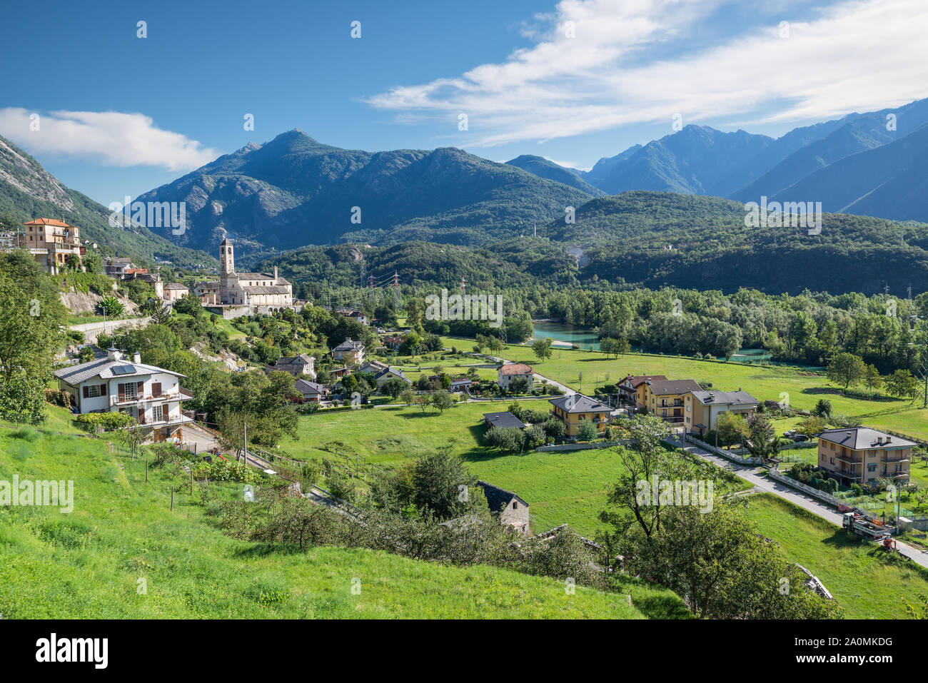 Crevoladossola am Fuße der italienischen Alpen, Piemont, Val d'Ossola Stockfoto