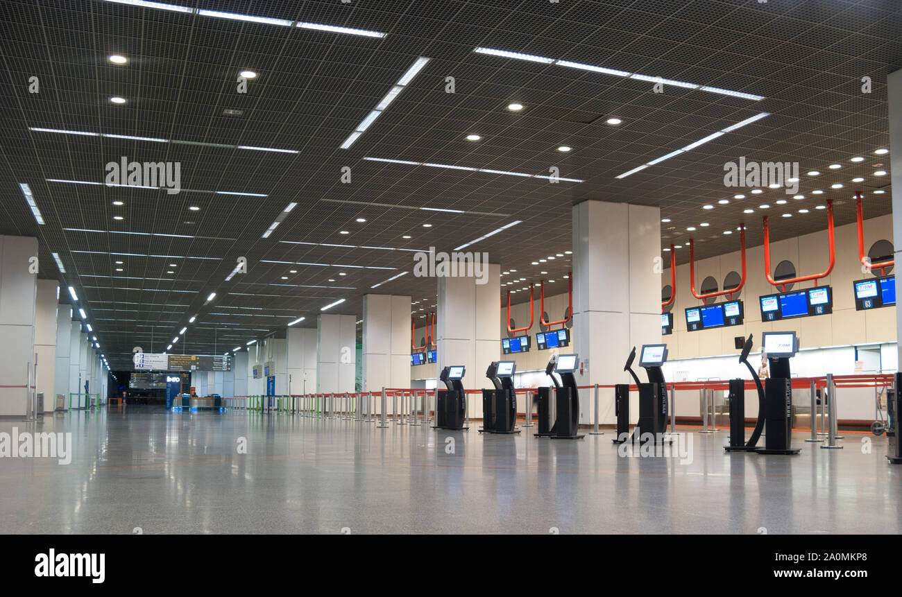 Brasilia, Brasilien - 23. Februar 2009: BSB Brasilia International Airport Präsident Juscelino Kubitschek. Leere Check-in Bereich. Stockfoto