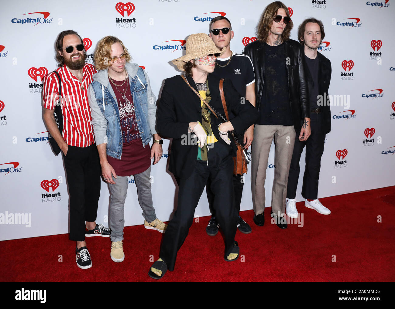 Las Vegas, USA. 20 Sep, 2019. LAS VEGAS, Nevada, USA - 20. SEPTEMBER: Jared Champion, Brad Shultz, Matt Shultz, Daniel Tichenor, Nick Bockrath und Matthan Münster von Cage The Elephant Am2019 iHeartRadio Music Festival - Nacht 1 bei der T-Mobile Arena am September 20, 2019 in Las Vegas, Nevada, United States ankommen. (Foto von David Acosta/Image Press Agency) Quelle: Bild Presse Agentur/Alamy leben Nachrichten Stockfoto