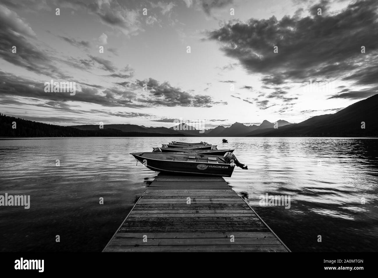 Sonnenaufgang am Lake McDonald Stockfoto