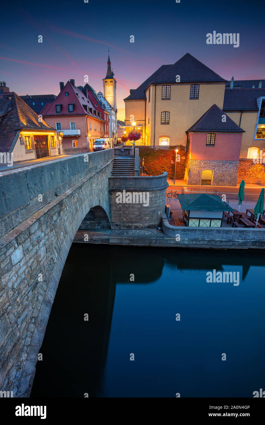 Würzburg, Deutschland. Stadtbild Bild von Würzburg mit alten Main Brücke über den Fluß während der schönen Sonnenaufgang Stockfoto