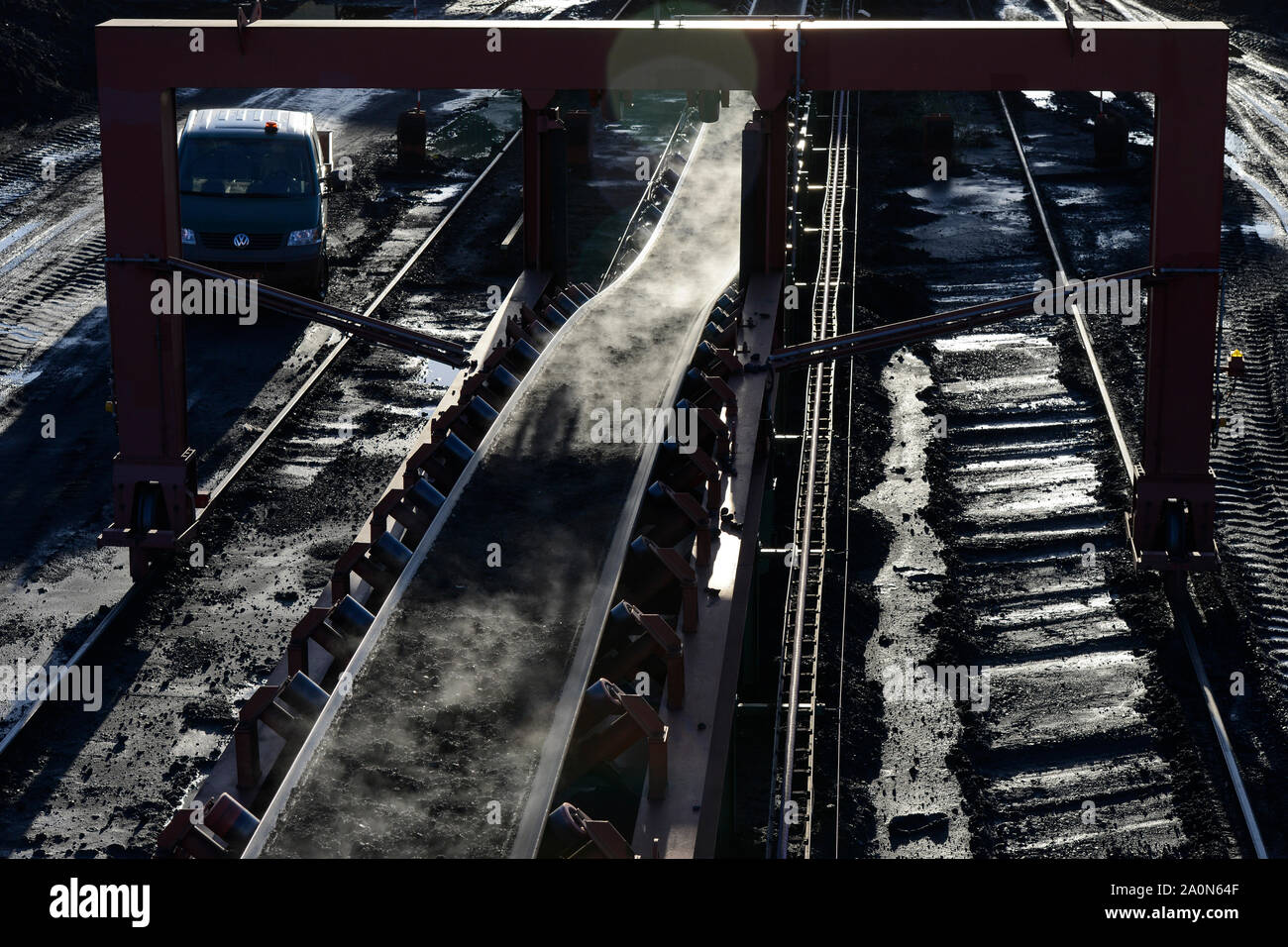 Deutschland, Hamburg, Hansaport Import von Kohle und Erz, Förderband/Deutschland, Hamburg, Hansaport, Import von Kohle und Erz, Lagerung und Weitertransport zu Kraftwerken und Stahlwerken Stockfoto