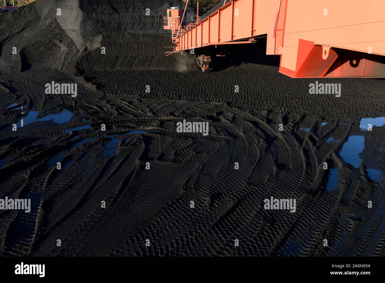 Deutschland, Hamburg, Hansaport Import von Steinkohle, Schaufelrad Bagger,/Deutschland, Hamburg, Hansaport, Import von Kohle, Lagerung und Weitertransport zu Kraftwerken und Stahlwerken Stockfoto