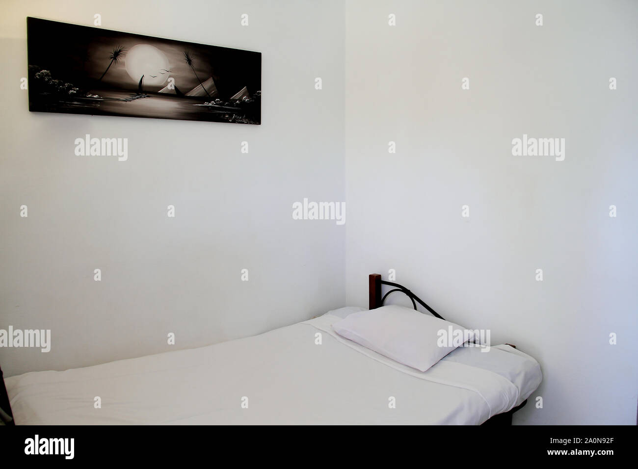 Sharm El Sheikh, Ägypten, 05. September 2018. Hotel in Scharm El-Scheich. Das Innere der Zimmer mit schönen komfortablen luxuriöse weiße Kissen und bla Stockfoto