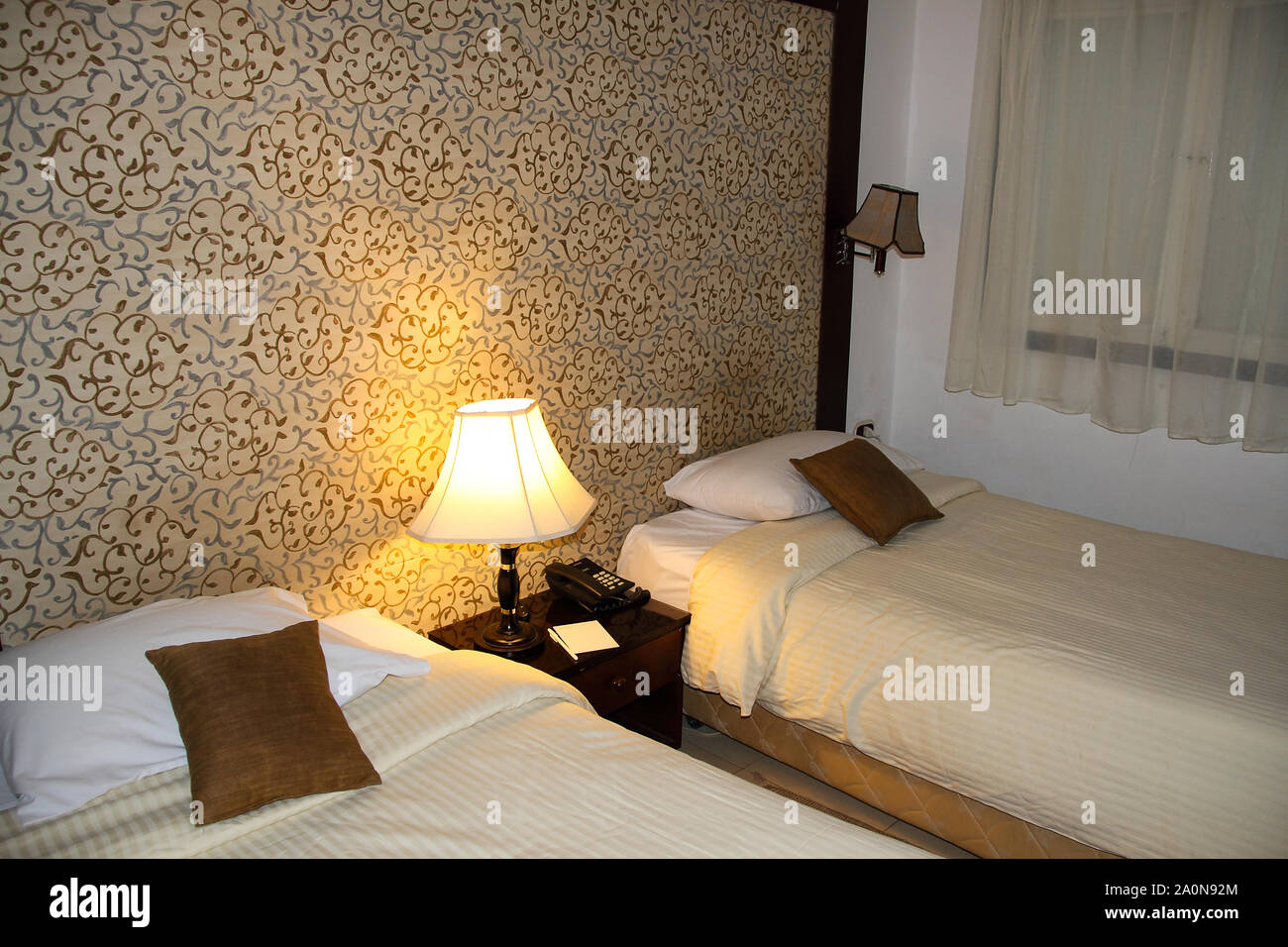 Sharm El Sheikh, Ägypten, 05. September 2018. Hotel in Scharm El-Scheich. Das Innere der Zimmer mit schönen komfortablen luxuriöse weiße Kissen und bla Stockfoto