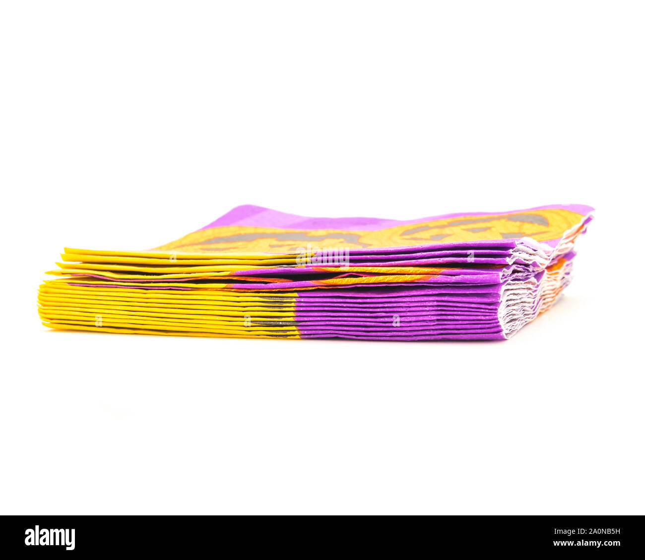 Studio shot von Halloween Servietten stack isoliert auf weißem Stockfoto