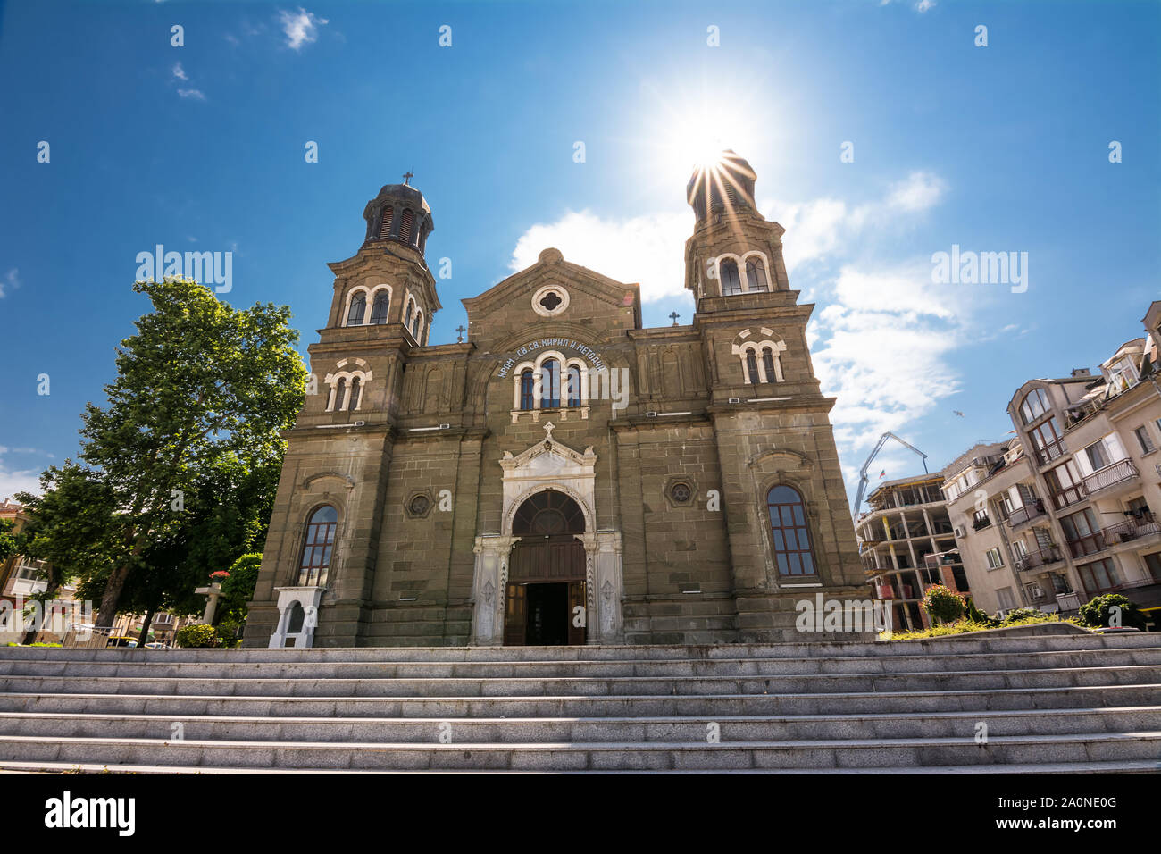 Die heiligen Cyrill und Methodius Orthodoxen Kirche mit Hintergrundbeleuchtung bei Burgas, Bulgarien Stockfoto