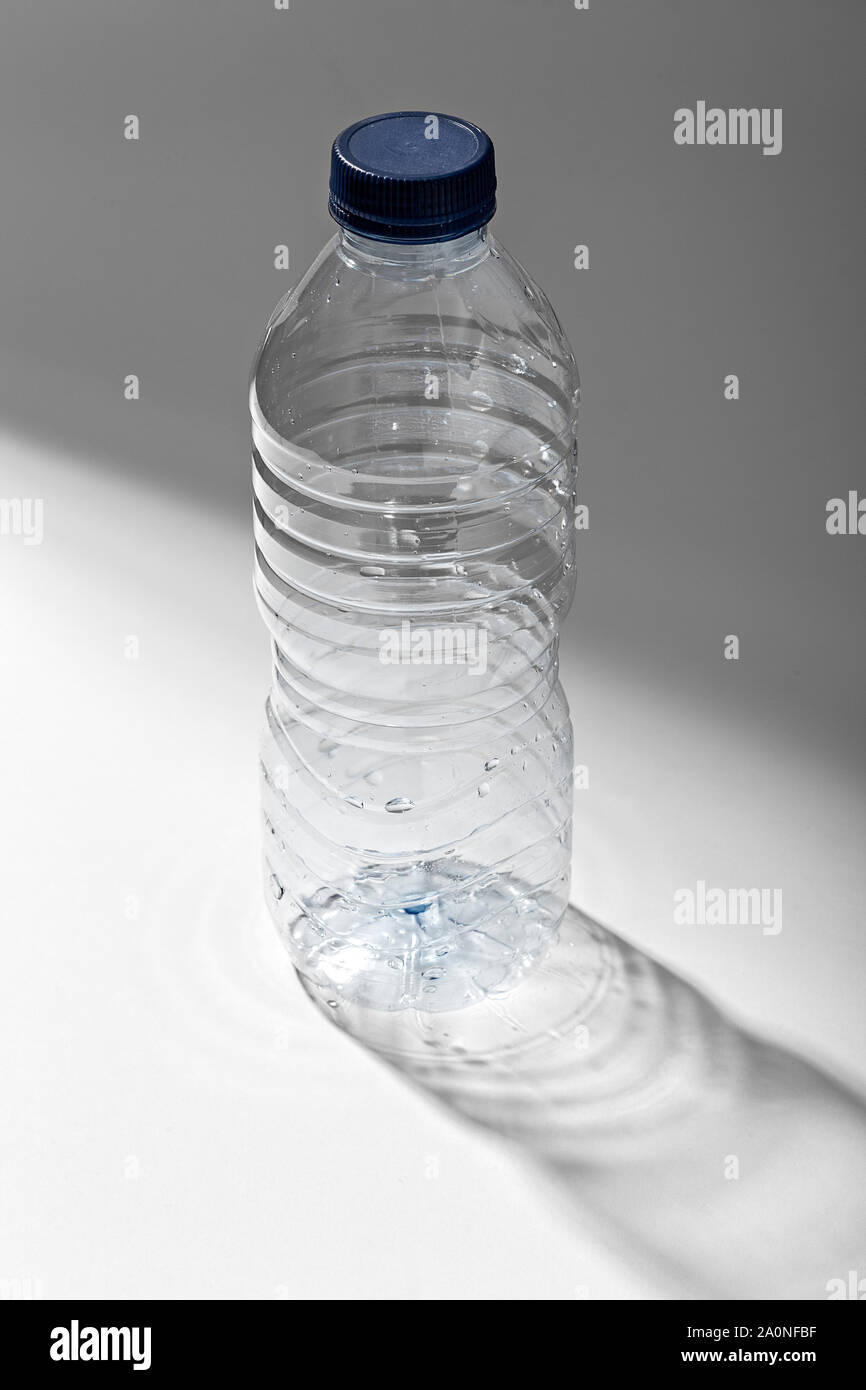 Leere Mineralwasser Plastikflasche. Wasser Konzept Stockfoto