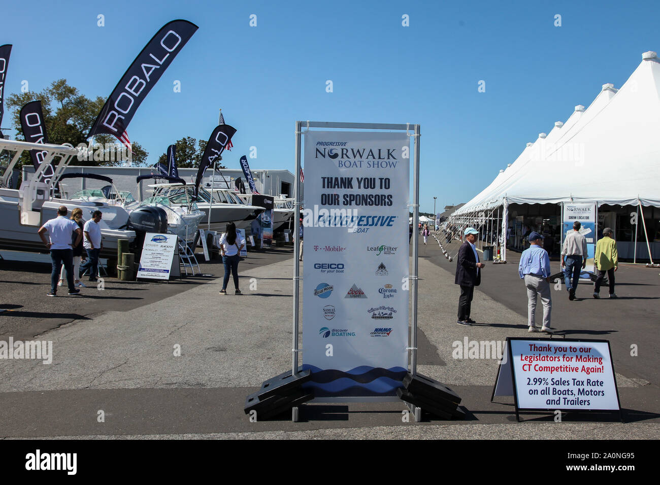 NORWALK, CT, USA - 19. SEPTEMBER 2019: Progressive Norwalk Boat Show Tag 1 ab September 19-22, 2019. Stockfoto