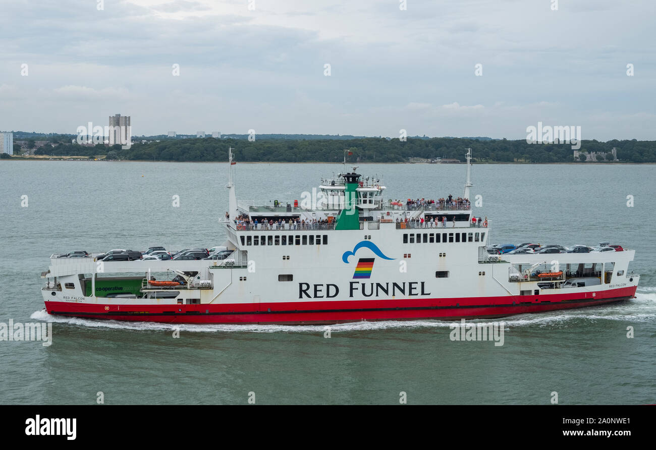 Red Funnel Isle of Wight Fähre nach Southampton Hafen kommenden Stockfoto