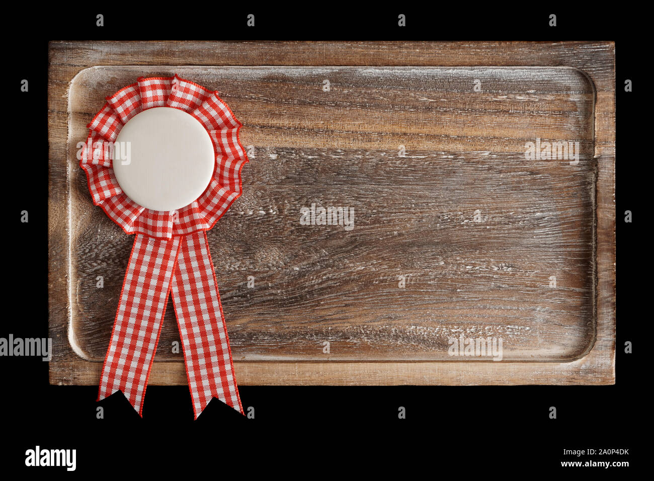 Holz- Fach mit runden ribbon Dichtung oder Abzeichen, auf Schwarz, kopieren Raum isoliert Stockfoto