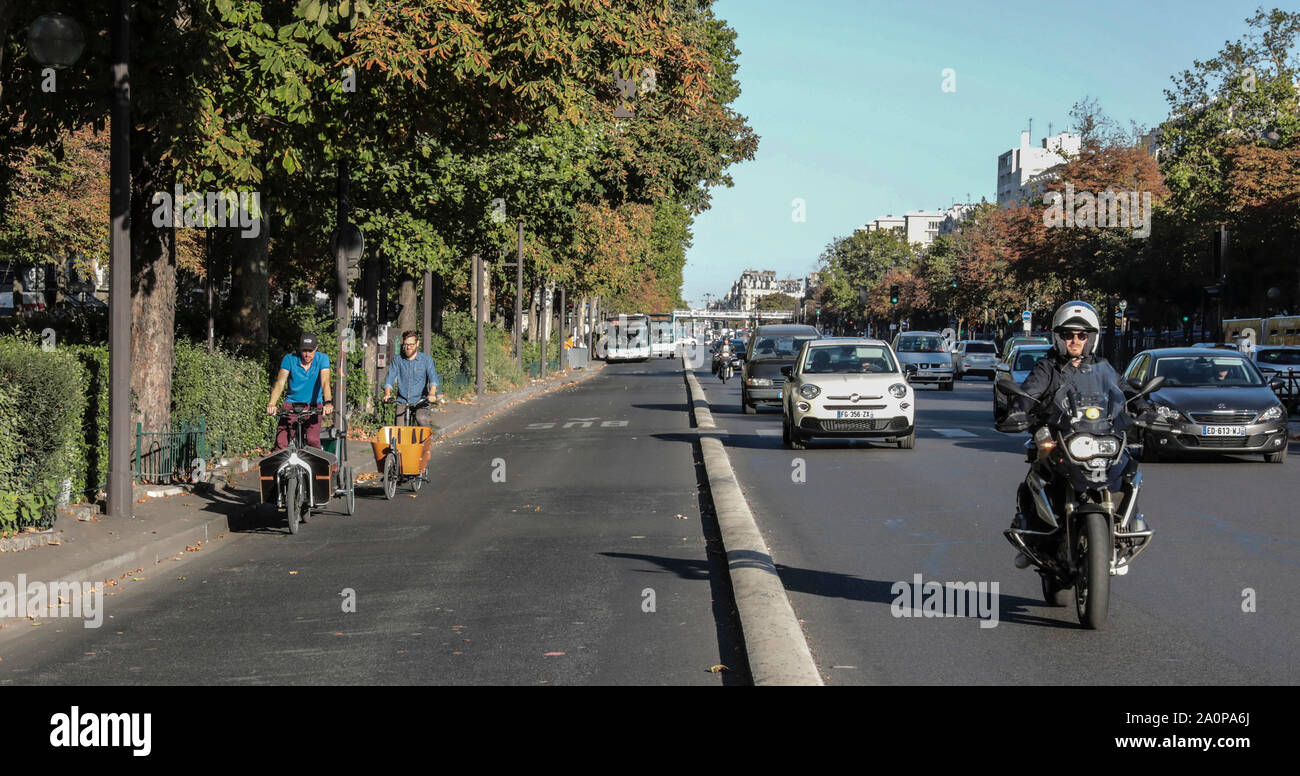 Lastenräder ÄNDERN DER URBANEN LANDSCHAFT IN PARIS. Stockfoto