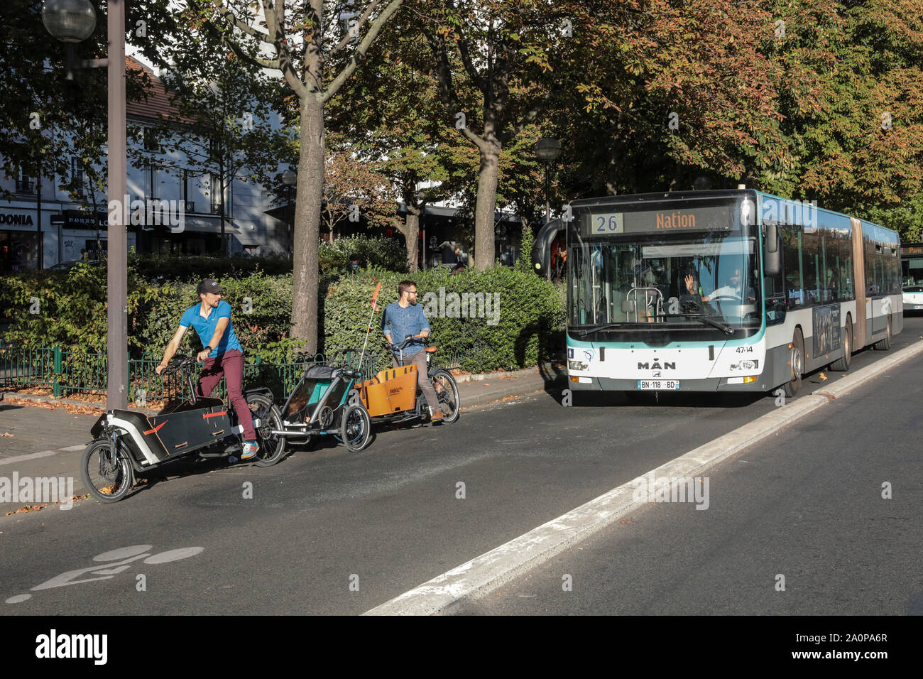 Lastenräder ÄNDERN DER URBANEN LANDSCHAFT IN PARIS. Stockfoto