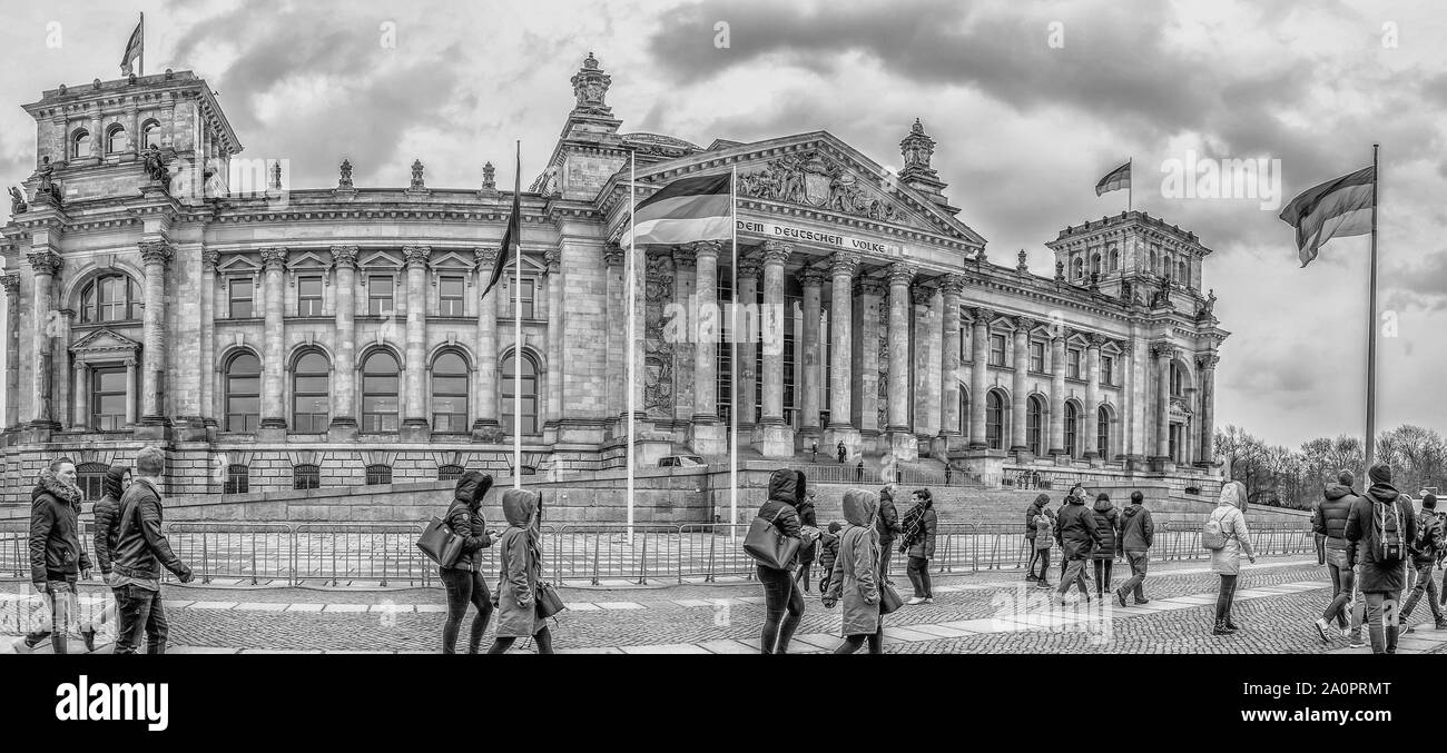 Berlin, Deutschland - 16 März 2019: Panoramablick auf das Reichstagsgebäude der deutschen Regierung in Berlin. Europa. Stockfoto