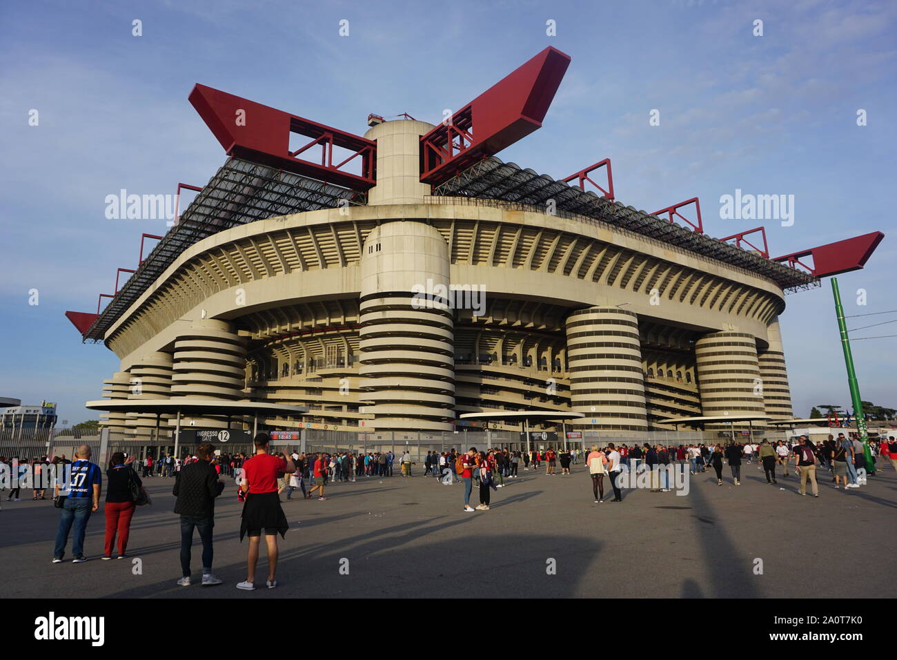 Mailand, Italien. 21 Sep, 2019. Mailand, Italien - 21 September: Allgemeine Ansicht des Stadio San Siro vor der Seria ein Match zwischen AC Mailand vs FC Internazionale im Stadio San Siro, Stadio Giuseppe Meazza am 21. September 2019 in Mailand, Italien. Credit: Daniela Porcelli/SPP/Alamy leben Nachrichten Stockfoto