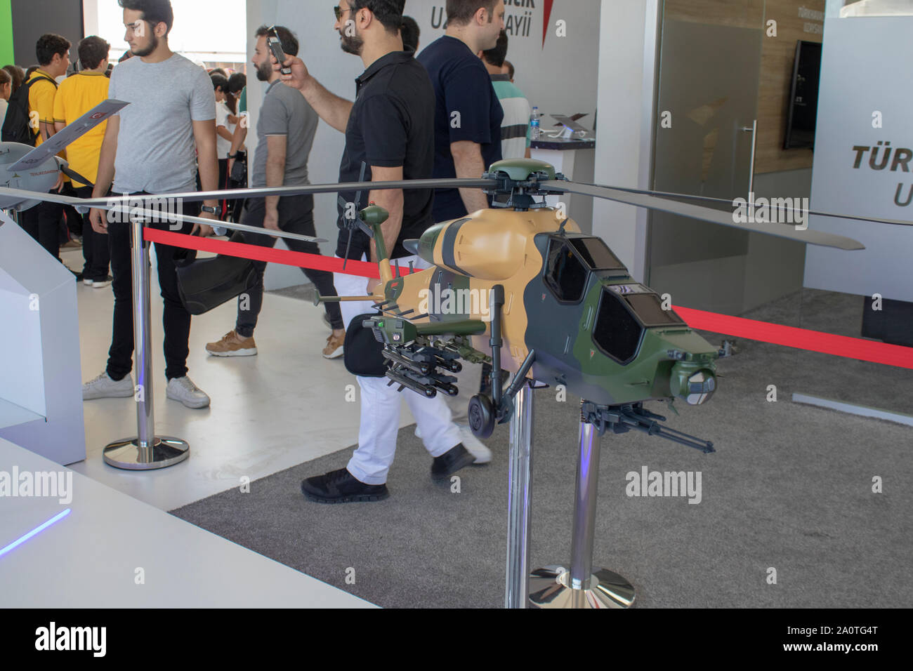 Istanbul, Türkei - September -18,2019: Modell eines Angriffs (T 129) Hubschrauber hautnah. Promotion Stand steht auf eisernen Beine. Stockfoto