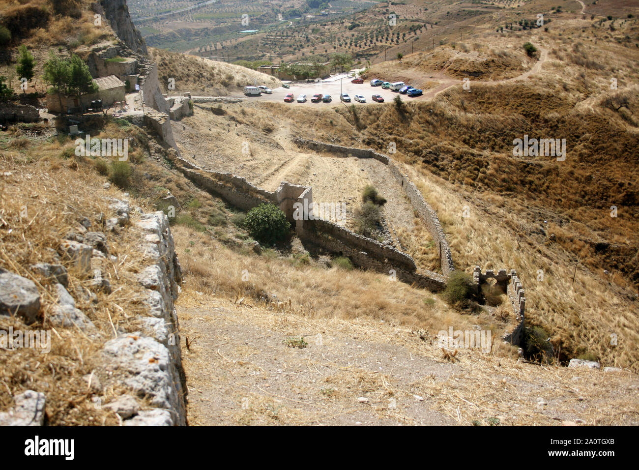 Blick auf den Golf von Korinth und die acrocorinth Schloss von Alt-korinth Stockfoto