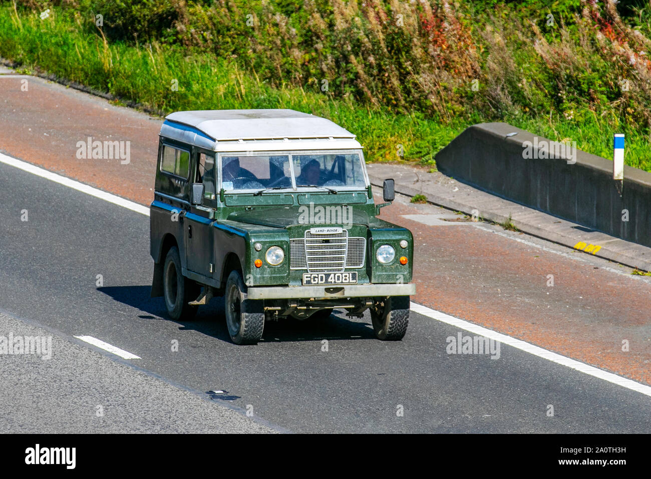 Utility road markings -Fotos und -Bildmaterial in hoher Auflösung – Alamy