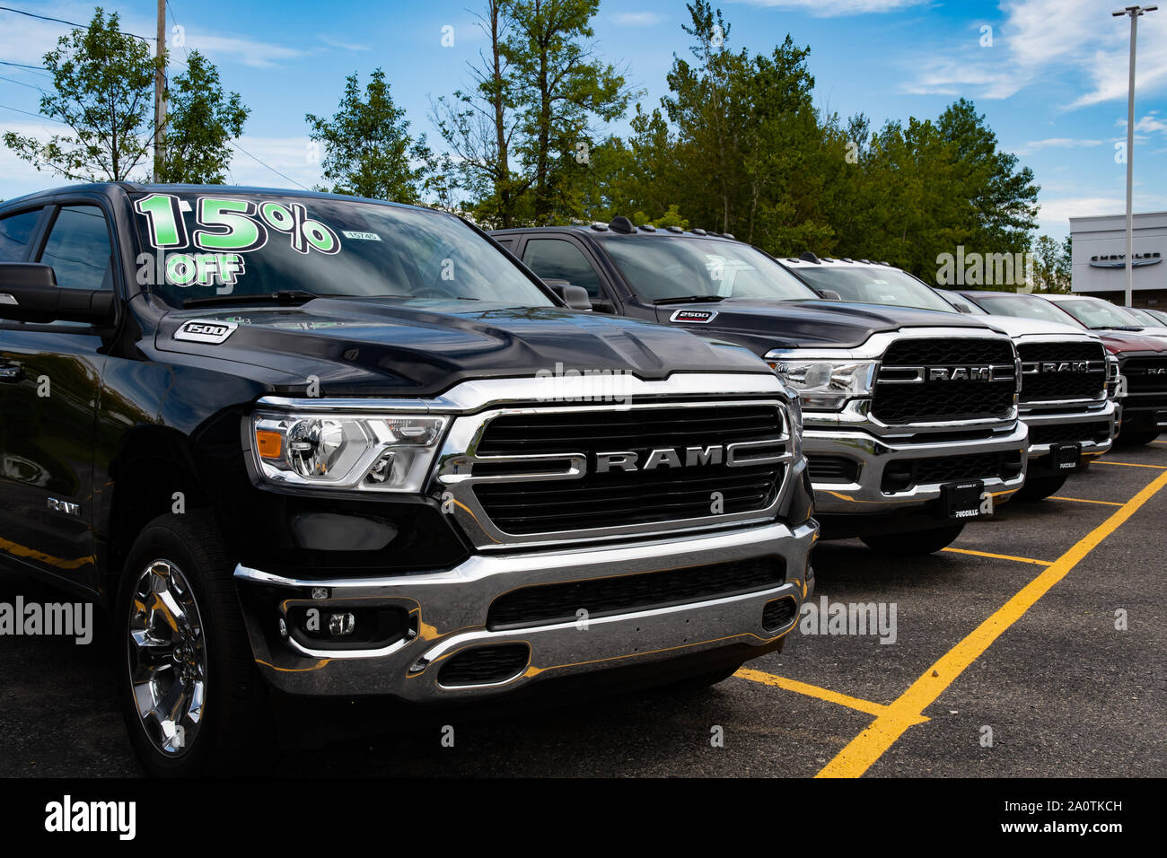 Ein Leben des neuen Dodge Ram Pickup Trucks für den Verkauf auf einem Händler Autohaus in Amsterdam, NY, USA Stockfoto