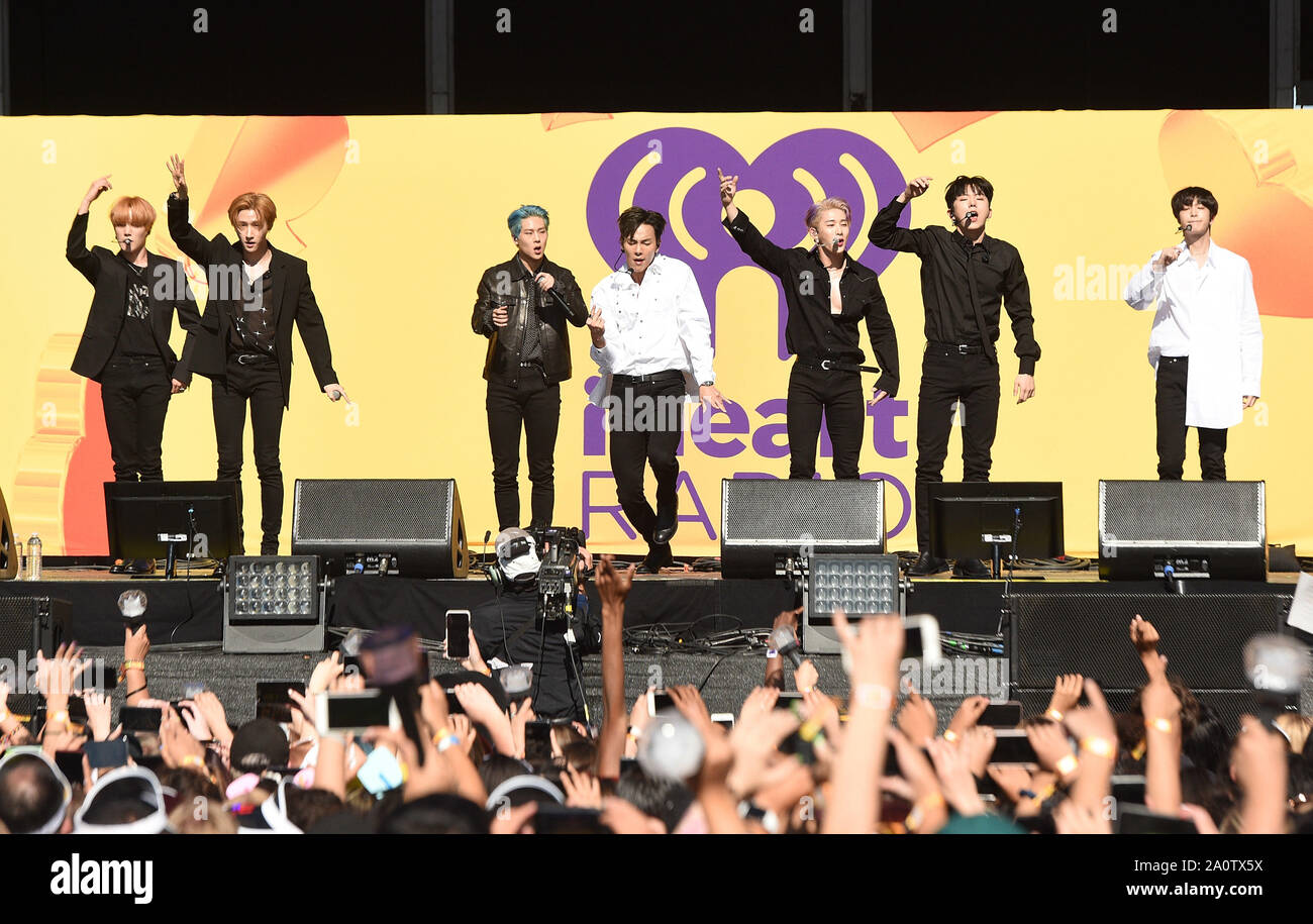 LAS VEGAS, Nevada - 21. SEPTEMBER: MONSTA X-Lee Joo-heon, Chae Hyung-won, Lee Ho-seok, Sohn Hyun-woo, Lee Min-hyuk, Yoo Ki-hyun, Im Chang-kyun auf der Bühne Tagsüber Bühne am2019 iHeartRadio Music Festival am Las Vegas Festival Gelände am September 21, 2019 in Las Vegas, Nevada. Foto: imageSPACE/MediaPunch Stockfoto