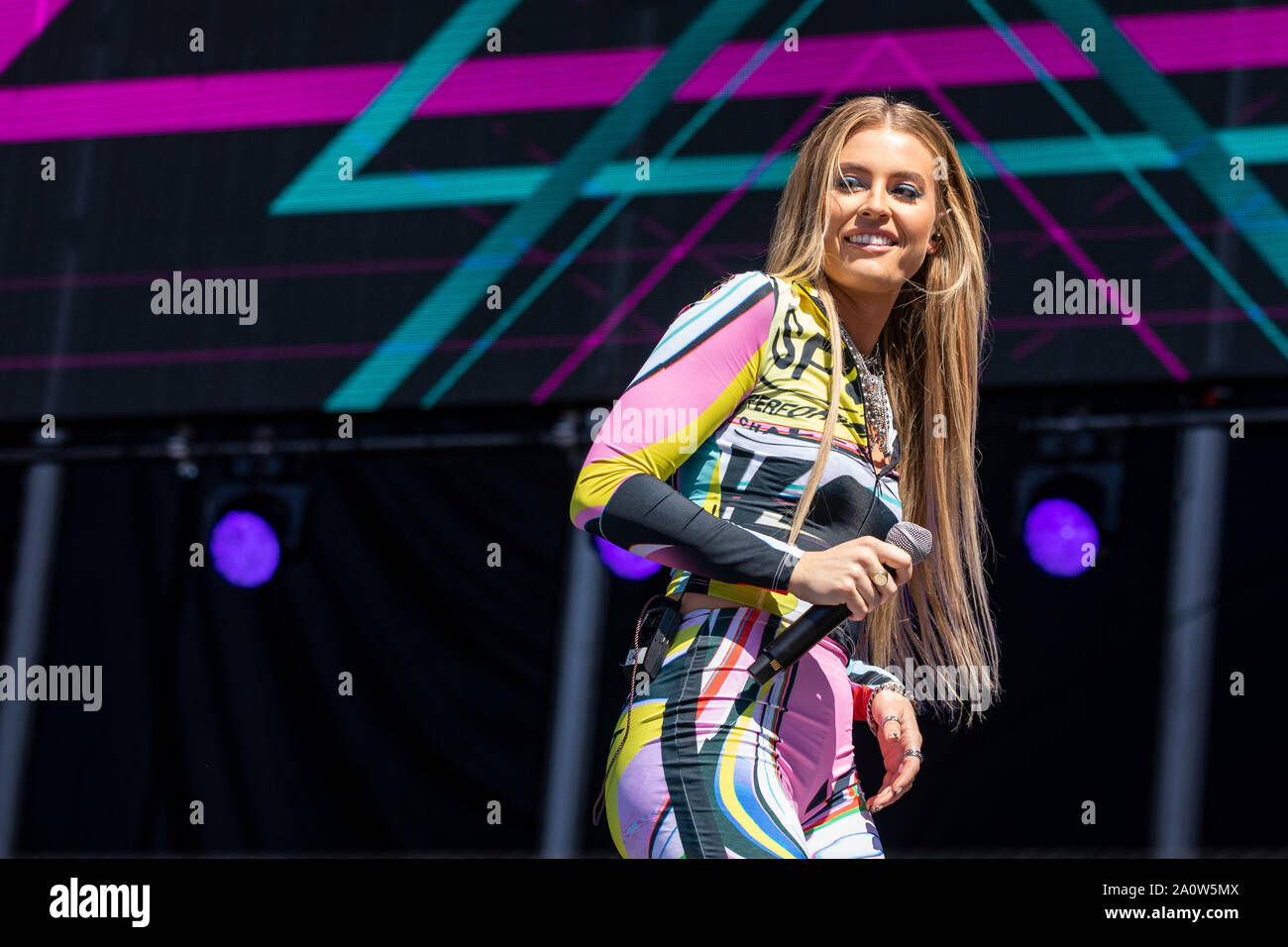 September 21, 2019, Las Vegas, Nevada, US: Fletcher (CARI ELISE FLETCHER) während der iHeartMusic Festival tagsüber Dorf Las Vegas am Festivalgelände in Las Vegas, Nevada (Bild: © Daniel DeSlover/ZUMA Draht) Stockfoto