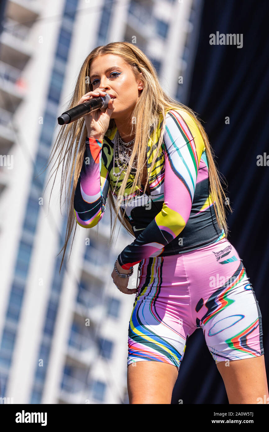 September 21, 2019, Las Vegas, Nevada, US: Fletcher (CARI ELISE FLETCHER) während der iHeartMusic Festival tagsüber Dorf Las Vegas am Festivalgelände in Las Vegas, Nevada (Bild: © Daniel DeSlover/ZUMA Draht) Stockfoto