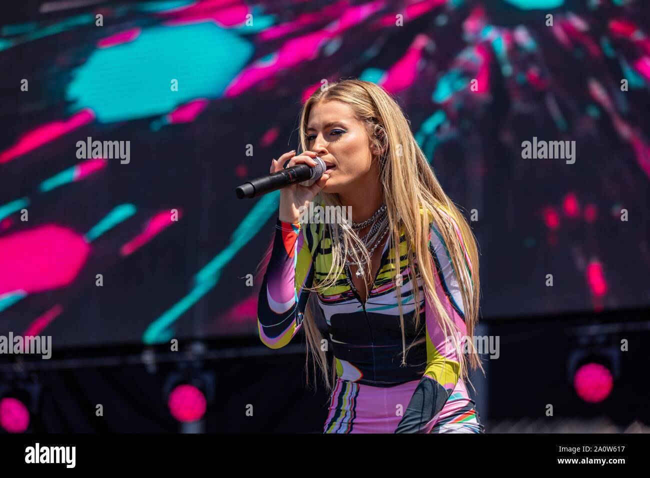 September 21, 2019, Las Vegas, Nevada, US: Fletcher (CARI ELISE FLETCHER) während der iHeartMusic Festival tagsüber Dorf Las Vegas am Festivalgelände in Las Vegas, Nevada (Bild: © Daniel DeSlover/ZUMA Draht) Stockfoto
